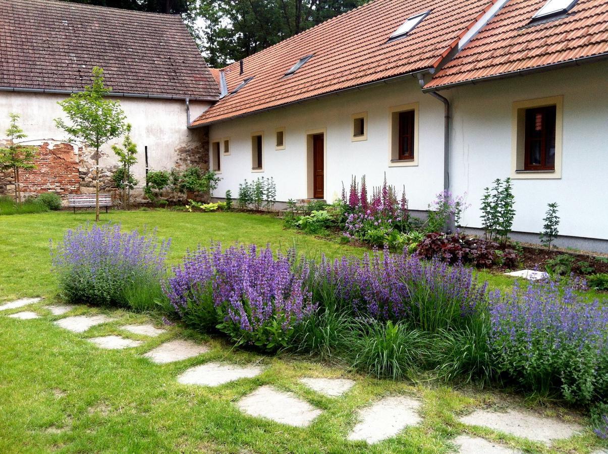 Veverci Dvur Hotel Rosec Екстериор снимка