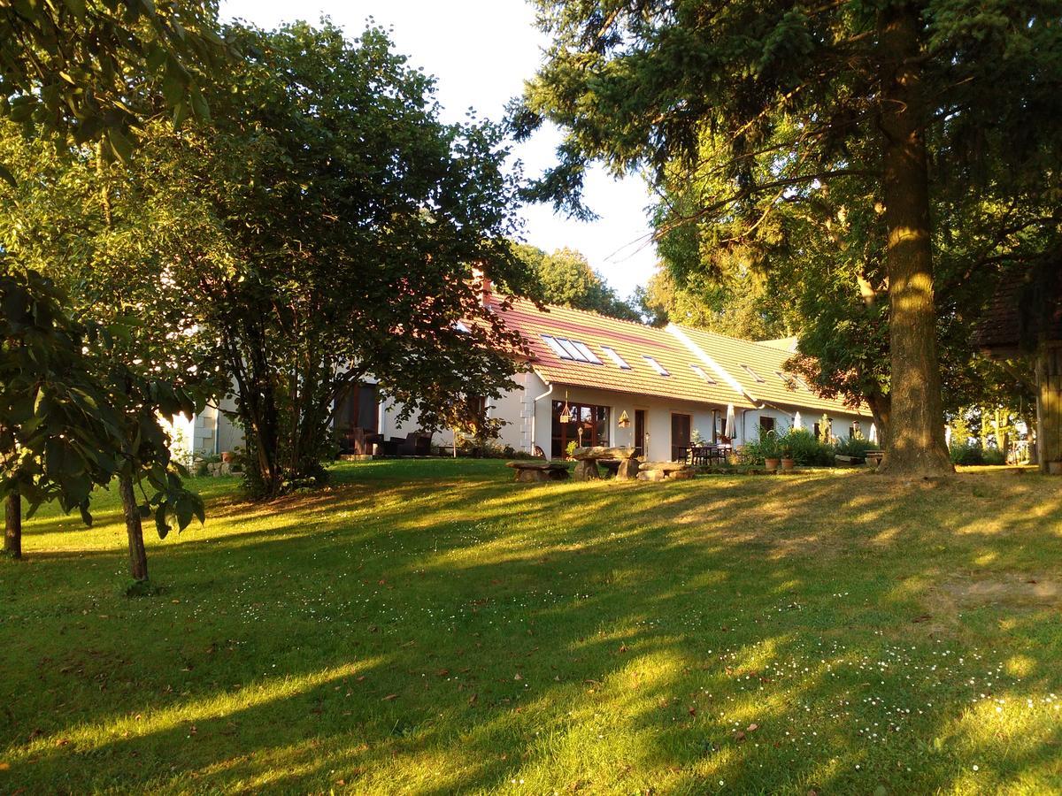 Veverci Dvur Hotel Rosec Екстериор снимка